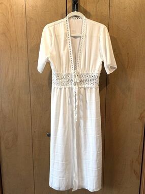 Women's White Crochet Waist Kimono  bathing suit or pool cover NWT